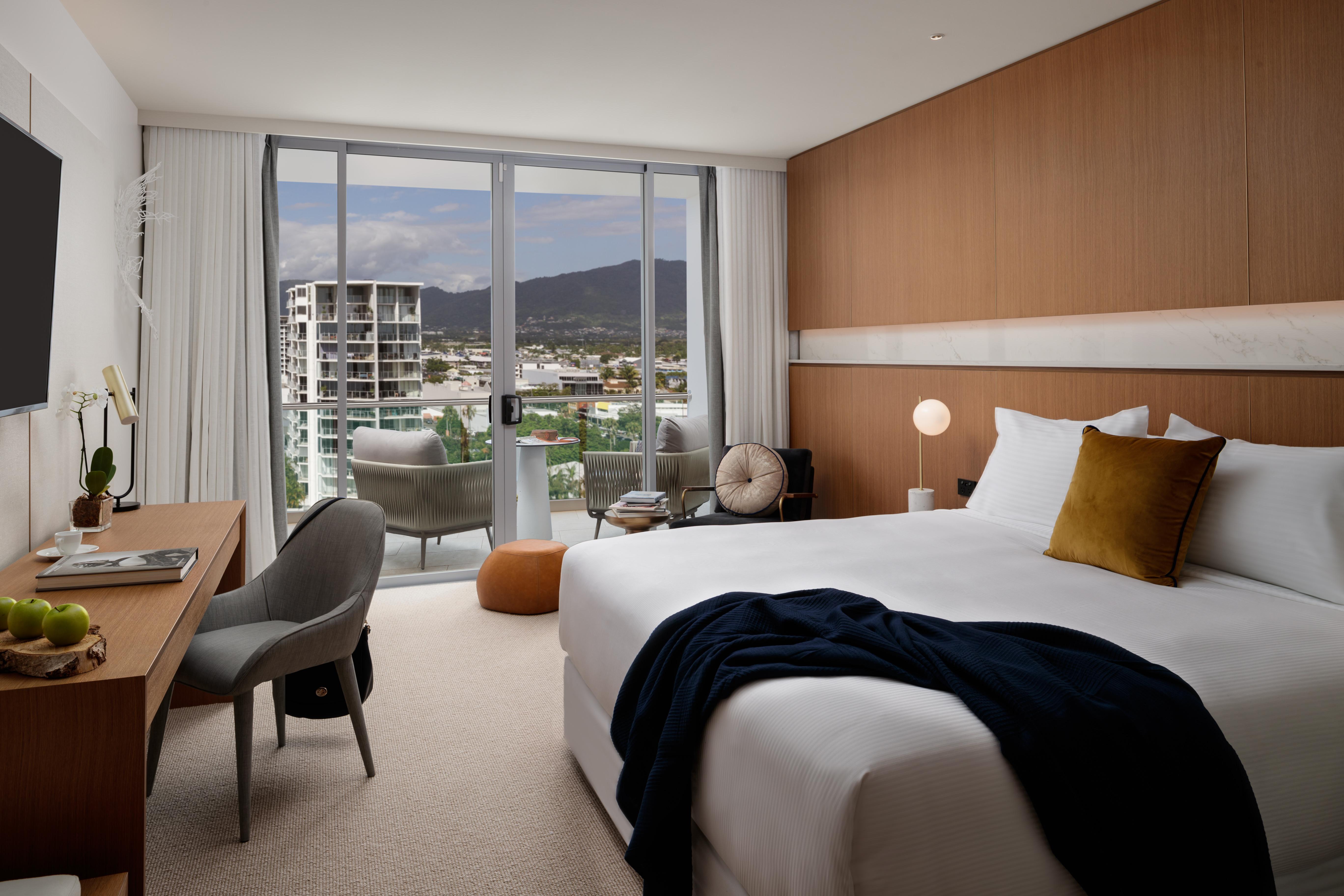Crystalbrook Riley Otel Cairns Dış mekan fotoğraf A bedroom at the hotel
