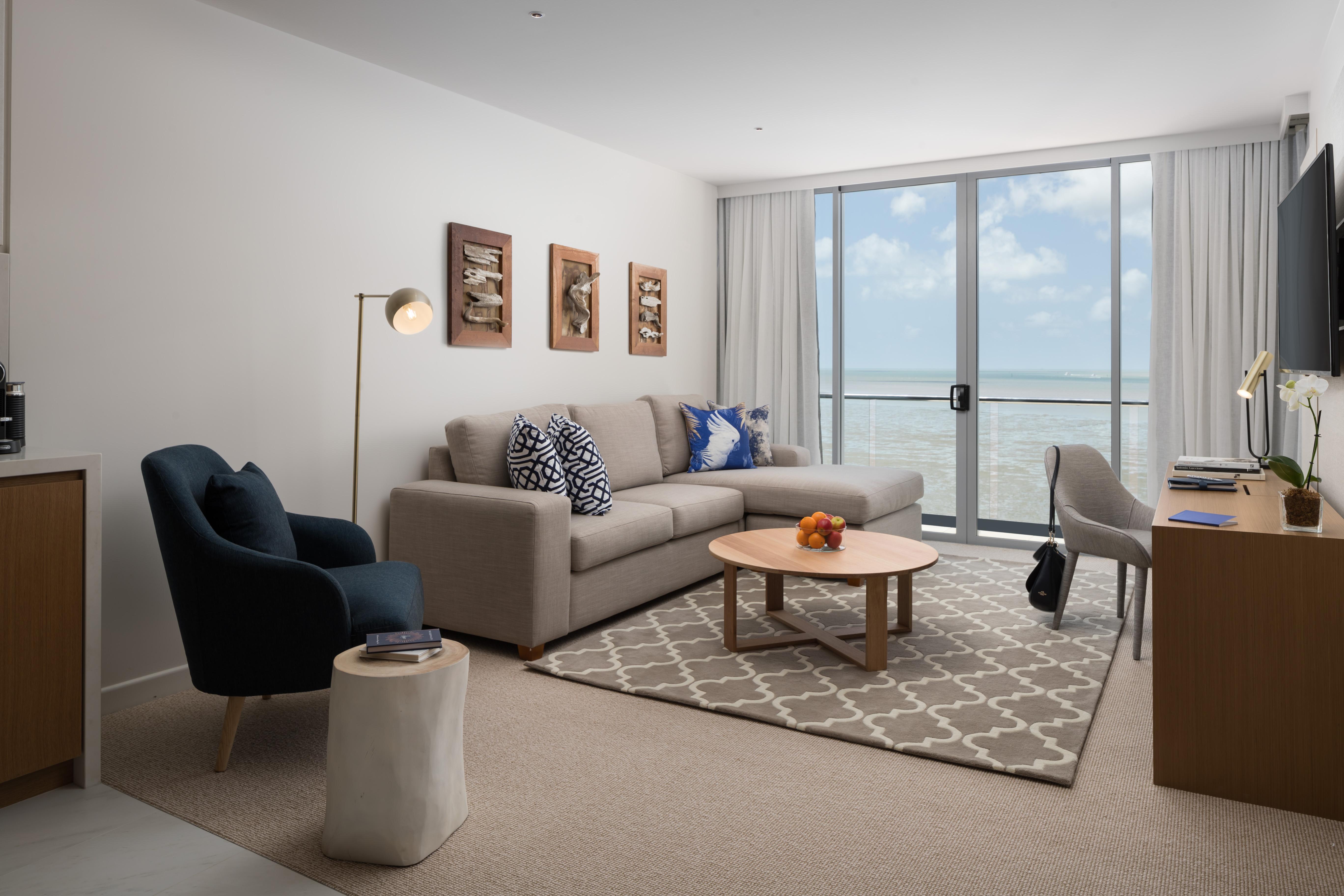 Crystalbrook Riley Otel Cairns Dış mekan fotoğraf A staged living room