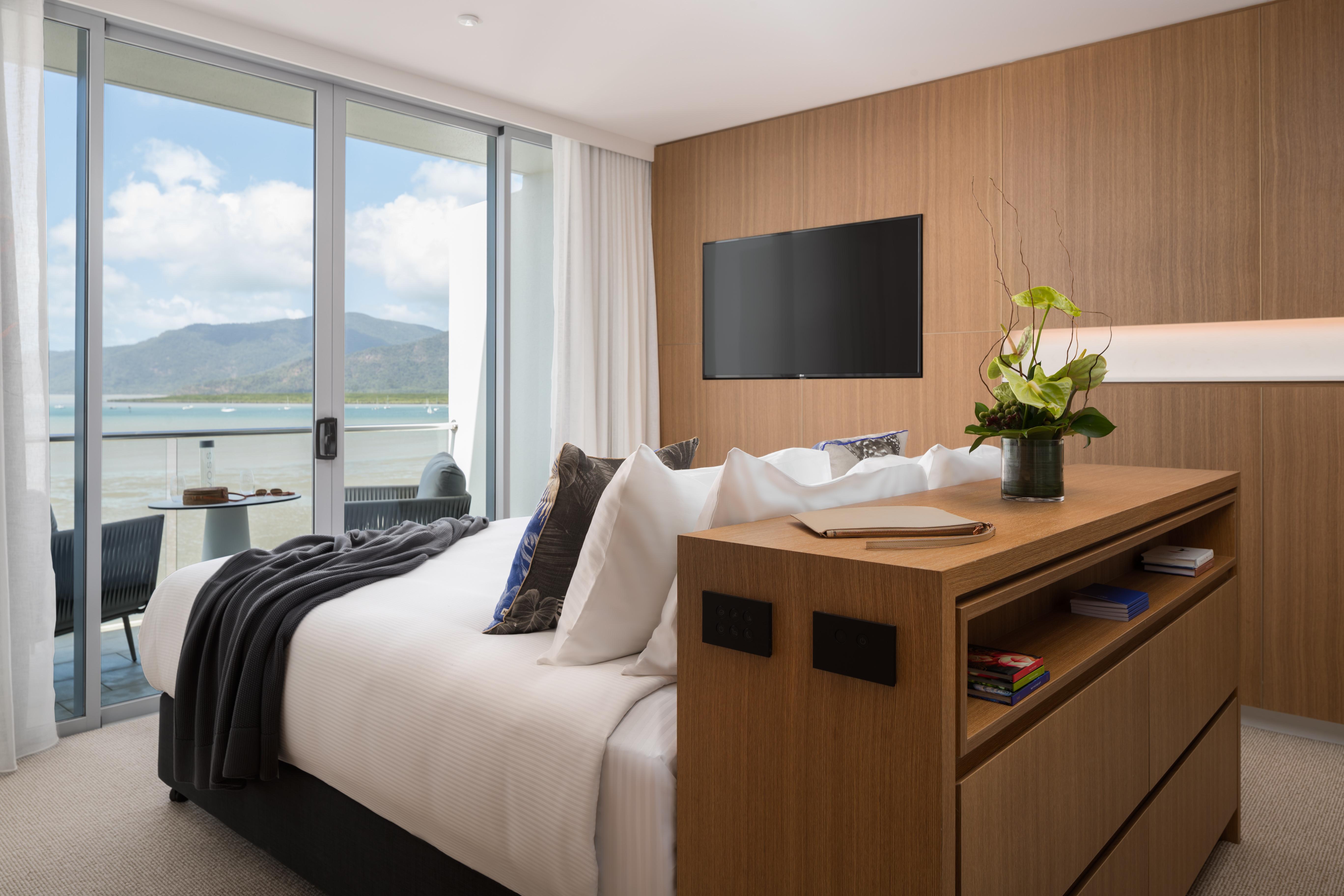 Crystalbrook Riley Otel Cairns Dış mekan fotoğraf A bedroom at the hotel