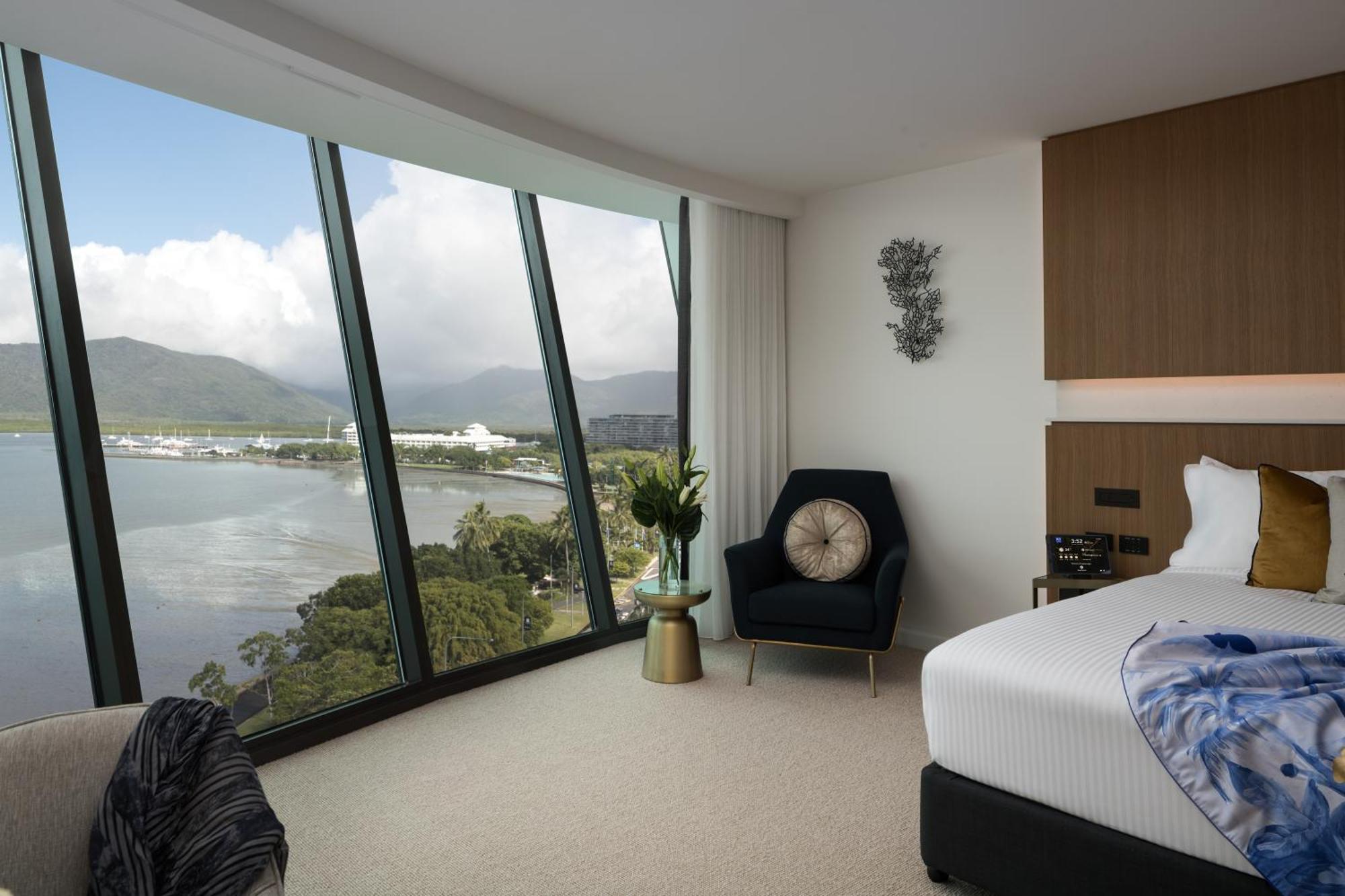 Crystalbrook Riley Otel Cairns Dış mekan fotoğraf A room at the Wrest Point Hotel